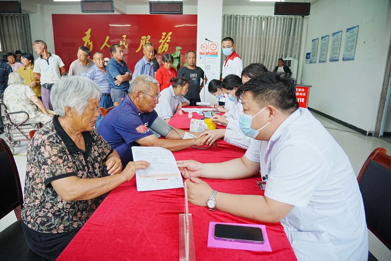 图为宿州市墉桥区大营镇脑卒中检测点开展集中筛查活动